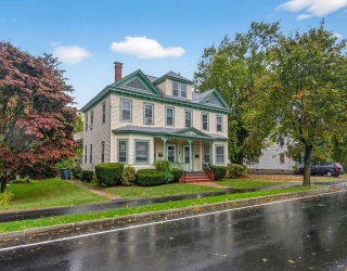 372-374 Main St, North Andover, Massachusetts, 5 Bedrooms Bedrooms, 12 Rooms Rooms,3.5 BathroomsBathrooms,Residential Income,For Sale,Main St,73443513