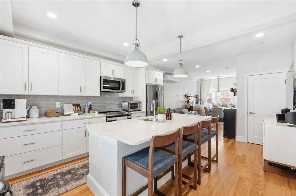 64 O, Boston, Massachusetts, 2 Bedrooms Bedrooms, 6 Rooms Rooms,1.5 BathroomsBathrooms,Residential Lease,For Rent,O,73452802