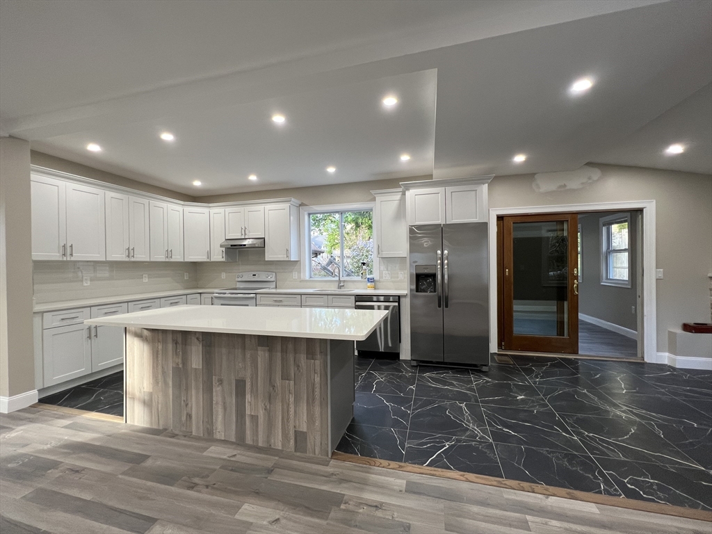 324 Farrington Street, Quincy, Massachusetts, 4 Bedrooms Bedrooms, 7 Rooms Rooms,3 BathroomsBathrooms,Residential Lease,For Rent,Farrington Street,73451964