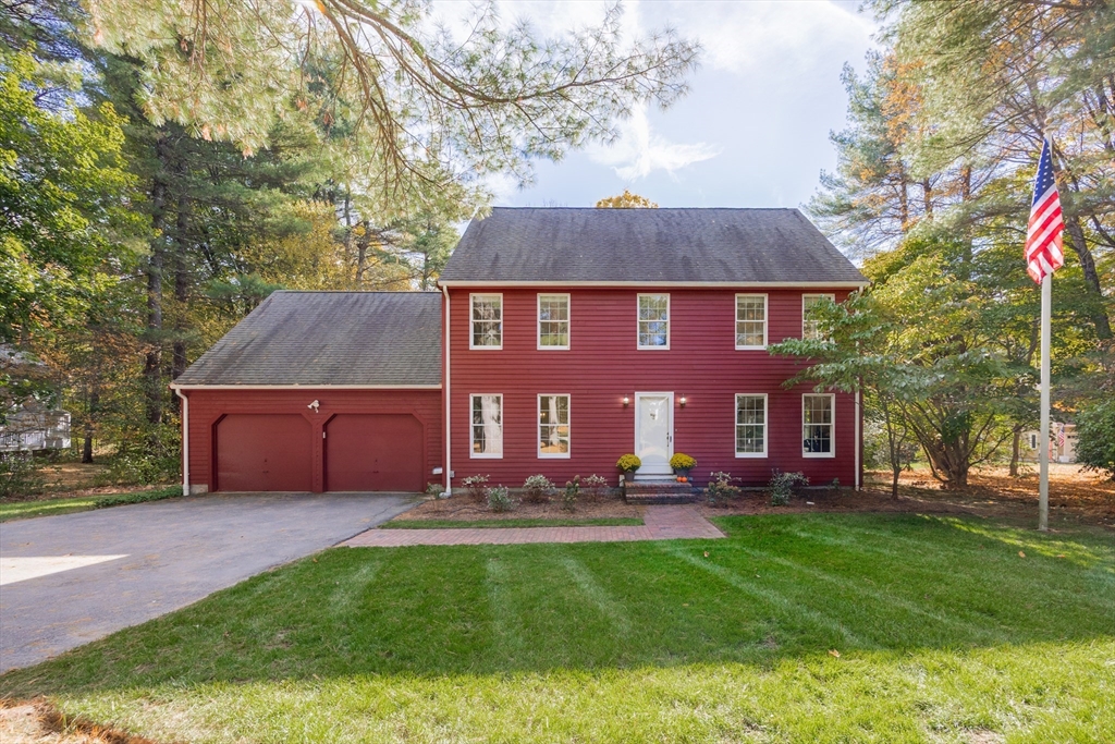 12 Spruce Way, Medfield, Massachusetts, 4 Bedrooms Bedrooms, 9 Rooms Rooms,2.5 BathroomsBathrooms,Residential,For Sale,Spruce Way,73446319