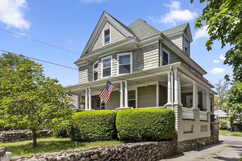 221 Franklin St, Melrose, Massachusetts, 2 Bedrooms Bedrooms, 7 Rooms Rooms,1.5 BathroomsBathrooms,Residential Lease,For Rent,Franklin St,73439306