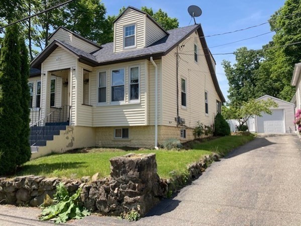 14 Shakespeare Rd, Waltham, Massachusetts, 4 Bedrooms Bedrooms, 8 Rooms Rooms,3 BathroomsBathrooms,Residential Lease,For Rent,Shakespeare Rd,73450705