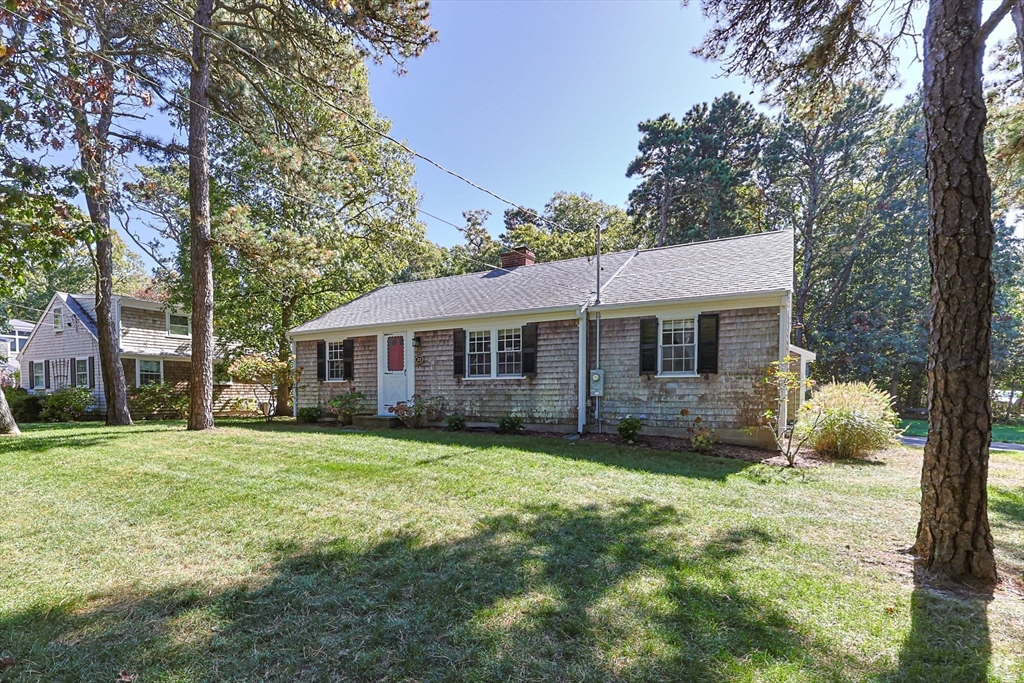 25 Robbins Road, Harwich, Massachusetts, 2 Bedrooms Bedrooms, 5 Rooms Rooms,1.5 BathroomsBathrooms,Residential,For Sale,Robbins Road,73441043