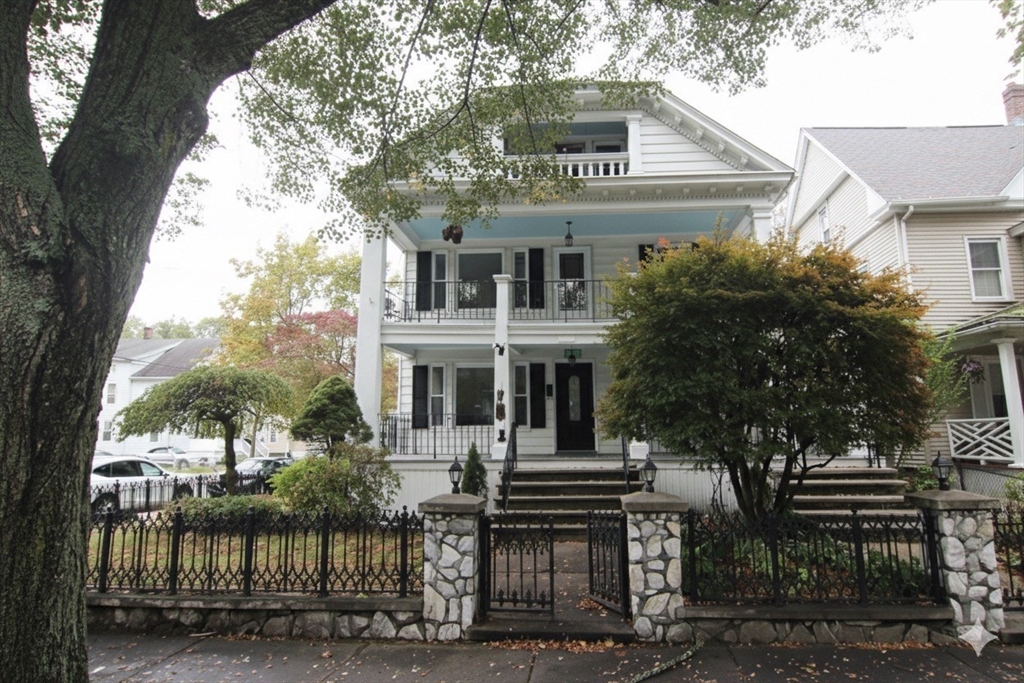 1083-1085 Sumner Ave, Springfield, Massachusetts, 6 Bedrooms Bedrooms, 12 Rooms Rooms,2 BathroomsBathrooms,Residential Income,For Sale,Sumner Ave,73445411