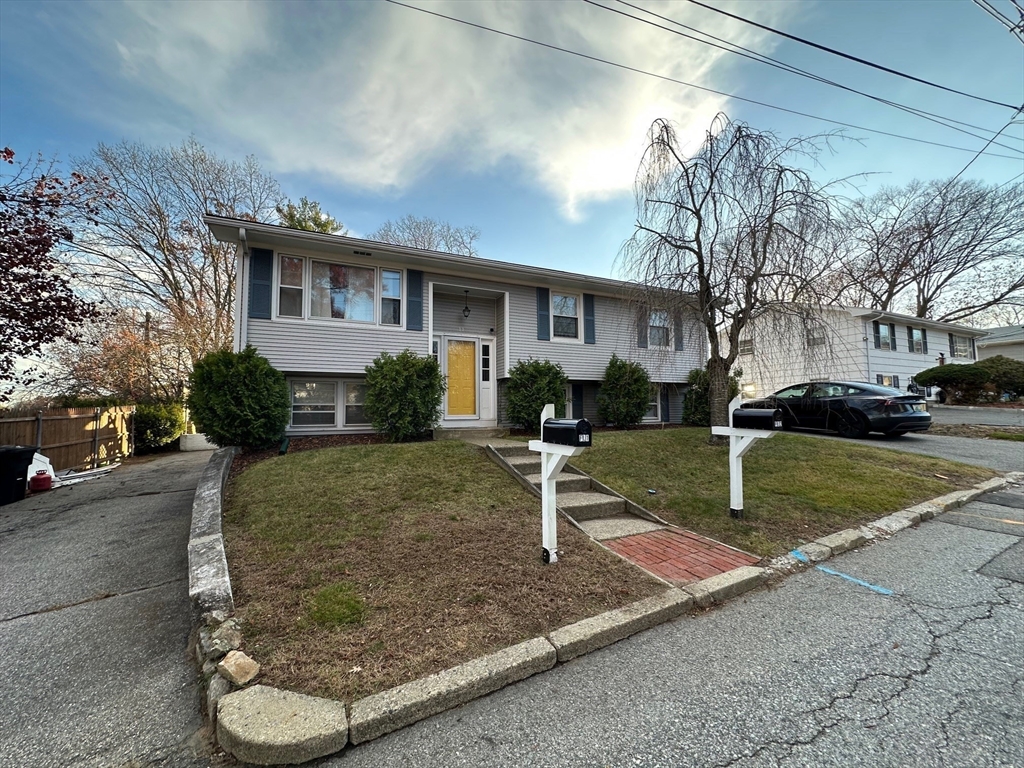 11 Sutcliffe Ave, Lincoln, Rhode Island, 3 Bedrooms Bedrooms, 5 Rooms Rooms,1 BathroomBathrooms,Residential Lease,For Rent,Sutcliffe Ave,73457284
