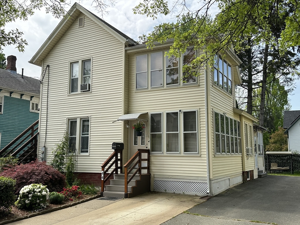 44-46 Spring Street, West Springfield, Massachusetts, 4 Bedrooms Bedrooms, 9 Rooms Rooms,2 BathroomsBathrooms,Residential Income,For Sale,Spring Street,73379498