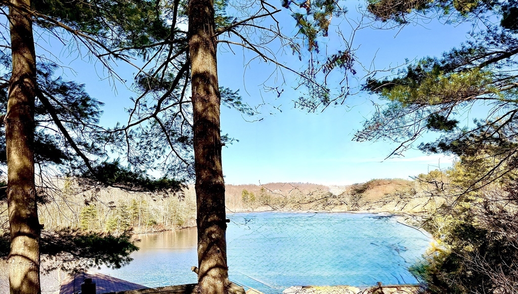 20 Bertine St, Bellingham, Massachusetts, 3 Bedrooms Bedrooms, 7 Rooms Rooms,2 BathroomsBathrooms,Residential,For Sale,Bertine St,73399730