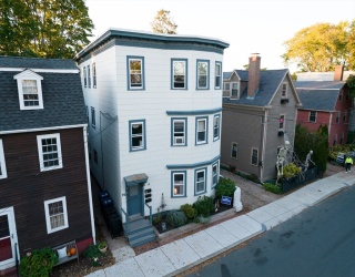 72 Derby St, Salem, Massachusetts, 6 Bedrooms Bedrooms, 12 Rooms Rooms,3 BathroomsBathrooms,Residential Income,For Sale,Derby St,73445872