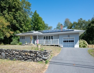 271 Sterling St, Lancaster, Massachusetts, 3 Bedrooms Bedrooms, 6 Rooms Rooms,1.5 BathroomsBathrooms,Residential,For Sale,Sterling St,73426075