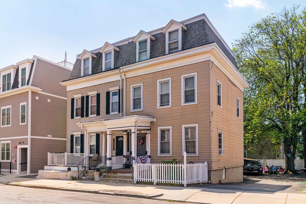 611 E 7th St, Boston, Massachusetts, 3 Bedrooms Bedrooms, 10 Rooms Rooms,2.5 BathroomsBathrooms,Residential Income,For Sale,E 7th St,73418369