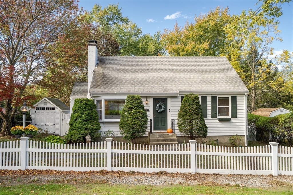 51 Hawthorn St, Westwood, Massachusetts, 3 Bedrooms Bedrooms, 6 Rooms Rooms,1 BathroomBathrooms,Residential,For Sale,Hawthorn St,73441169