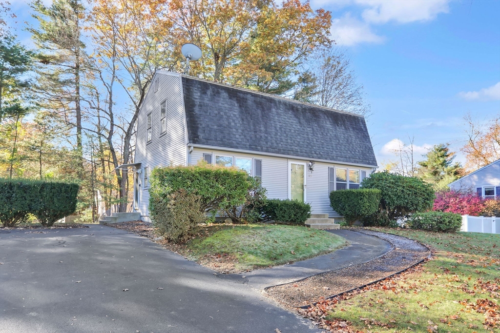 85 Paulk Ter, Springfield, Massachusetts, 3 Bedrooms Bedrooms, 6 Rooms Rooms,2 BathroomsBathrooms,Residential,For Sale,Paulk Ter,73447020