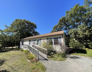 69 Summit Avenue, Oak Bluffs, Massachusetts, 3 Bedrooms Bedrooms, 6 Rooms Rooms,2 BathroomsBathrooms,Residential,For Sale,Summit Avenue,73440678
