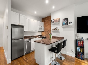 20 Concord Sq, Boston, Massachusetts, 2 Bedrooms Bedrooms, 4 Rooms Rooms,1 BathroomBathrooms,Residential Lease,For Rent,Concord Sq,73450585