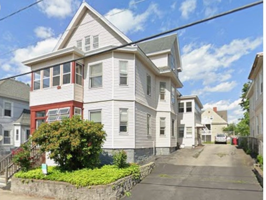 46 Bellevue St, Lowell, Massachusetts, 7 Bedrooms Bedrooms, 17 Rooms Rooms,4 BathroomsBathrooms,Residential Income,For Sale,Bellevue St,73446885
