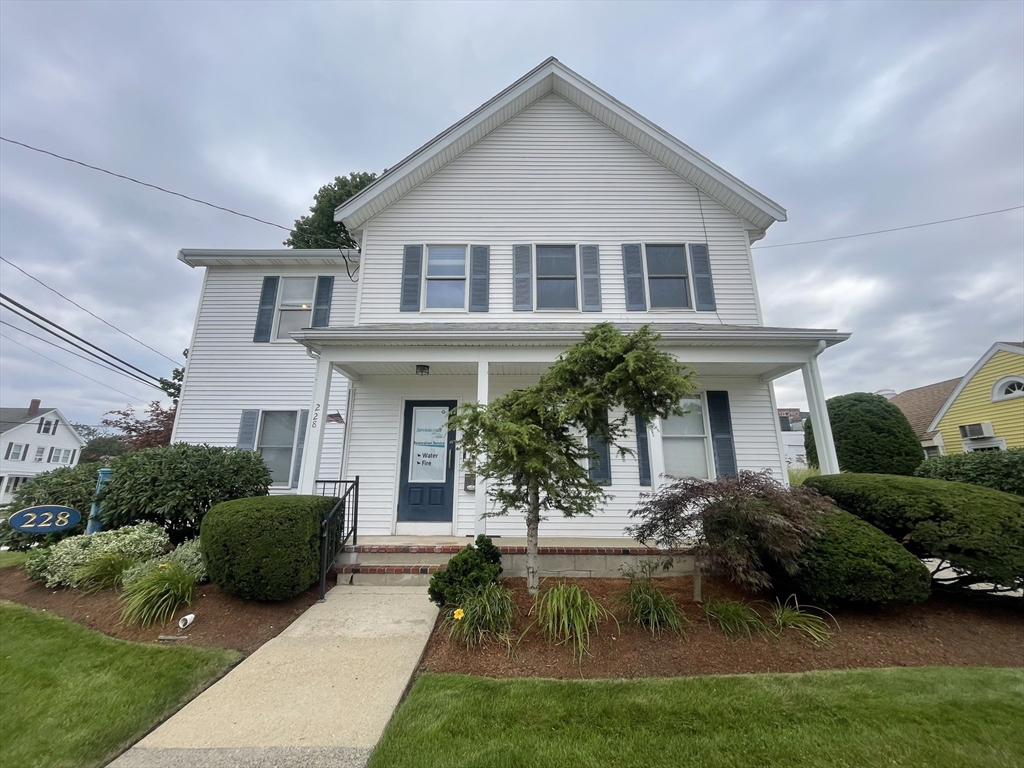 228 Main Street, Stoneham, Massachusetts, 2 Bedrooms Bedrooms, 6 Rooms Rooms,2 BathroomsBathrooms,Residential Lease,For Rent,Main Street,73448899