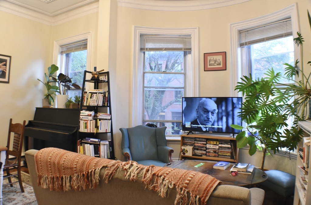 12 E Springfield, Boston, Massachusetts, 1 Bedroom Bedrooms, 3 Rooms Rooms,1 BathroomBathrooms,Residential Lease,For Rent,E Springfield,73431373