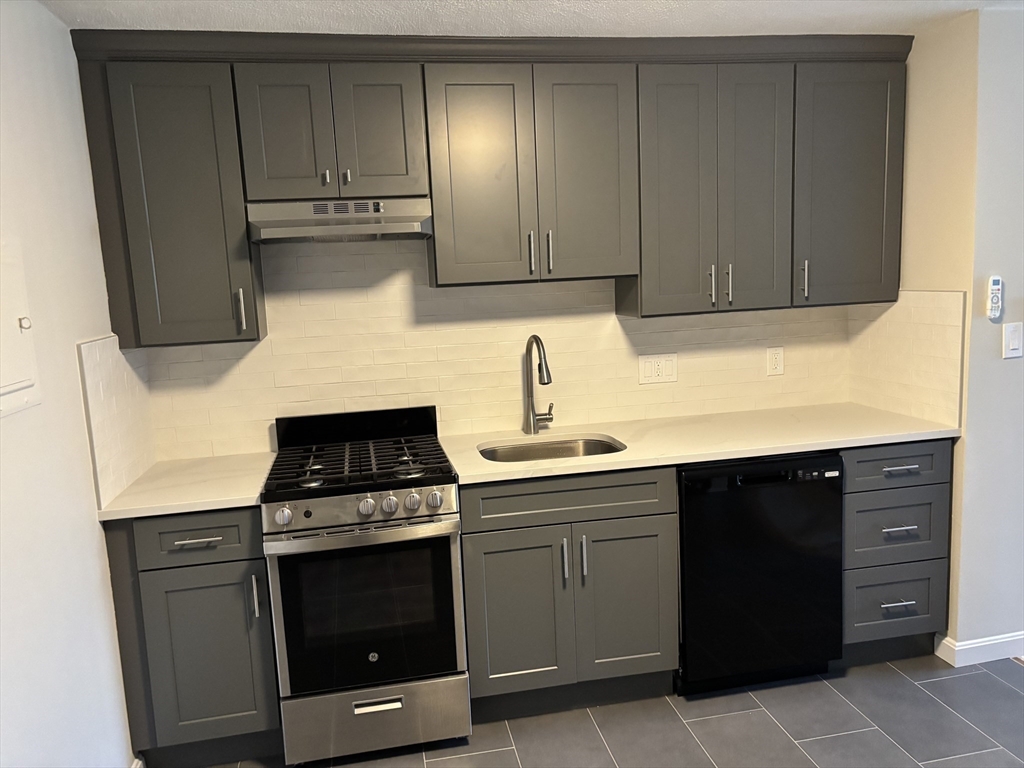 16 Walnut, Arlington, Massachusetts, 2 Bedrooms Bedrooms, 4 Rooms Rooms,1 BathroomBathrooms,Residential Lease,For Rent,Walnut,73457301