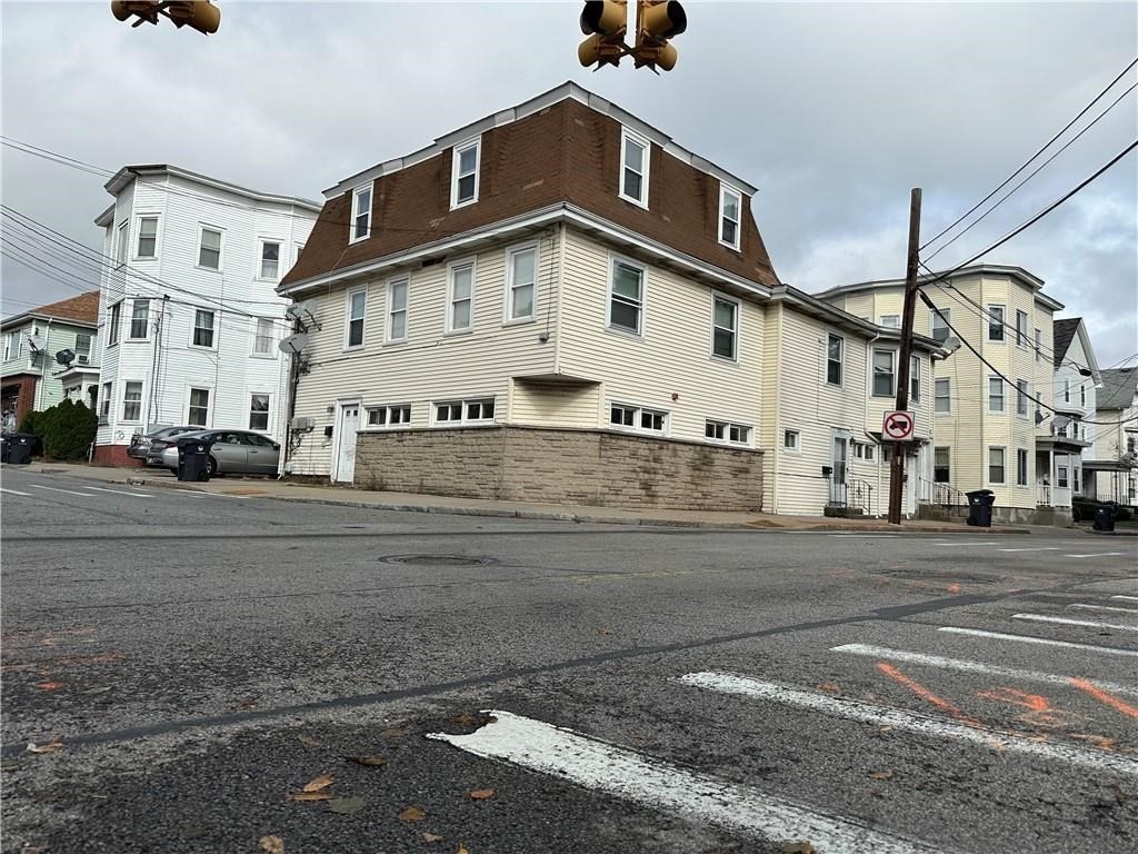 166 Division St, Pawtucket, Rhode Island, 10 Bedrooms Bedrooms, 16 Rooms Rooms,6 BathroomsBathrooms,Residential Income,For Sale,Division St,73450755