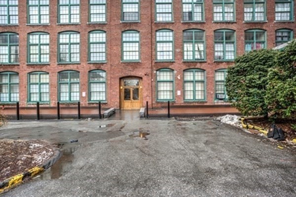 200 Market St, Lowell, Massachusetts, 1 Bedroom Bedrooms, 3 Rooms Rooms,1 BathroomBathrooms,Residential Lease,For Rent,Market St,73450769