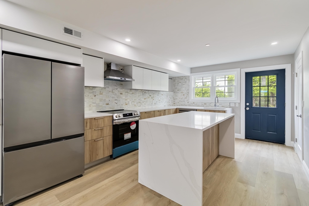 192 Main St, Medway, Massachusetts, 3 Bedrooms Bedrooms, 8 Rooms Rooms,2.5 BathroomsBathrooms,Residential Lease,For Rent,Main St,73450993