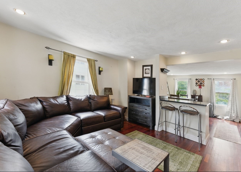 40 Chappie, Boston, Massachusetts, 2 Bedrooms Bedrooms, 5 Rooms Rooms,1 BathroomBathrooms,Residential,For Sale,Chappie,73451605