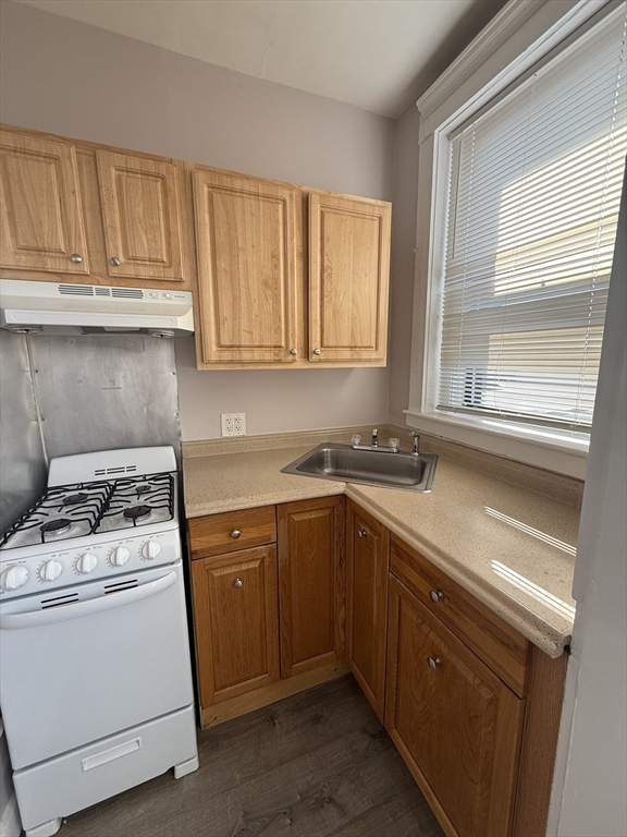 124 Central, Lynn, Massachusetts, 1 Bedroom Bedrooms, 3 Rooms Rooms,1 BathroomBathrooms,Residential Lease,For Rent,Central,73451891