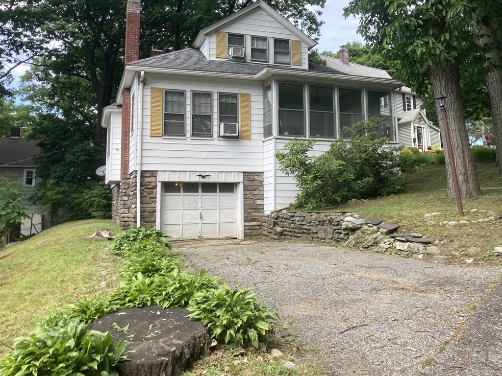 109 Green Hill Pkwy, Worcester, Massachusetts, 2 Bedrooms Bedrooms, 5 Rooms Rooms,1 BathroomBathrooms,Residential Lease,For Rent,Green Hill Pkwy,73451067