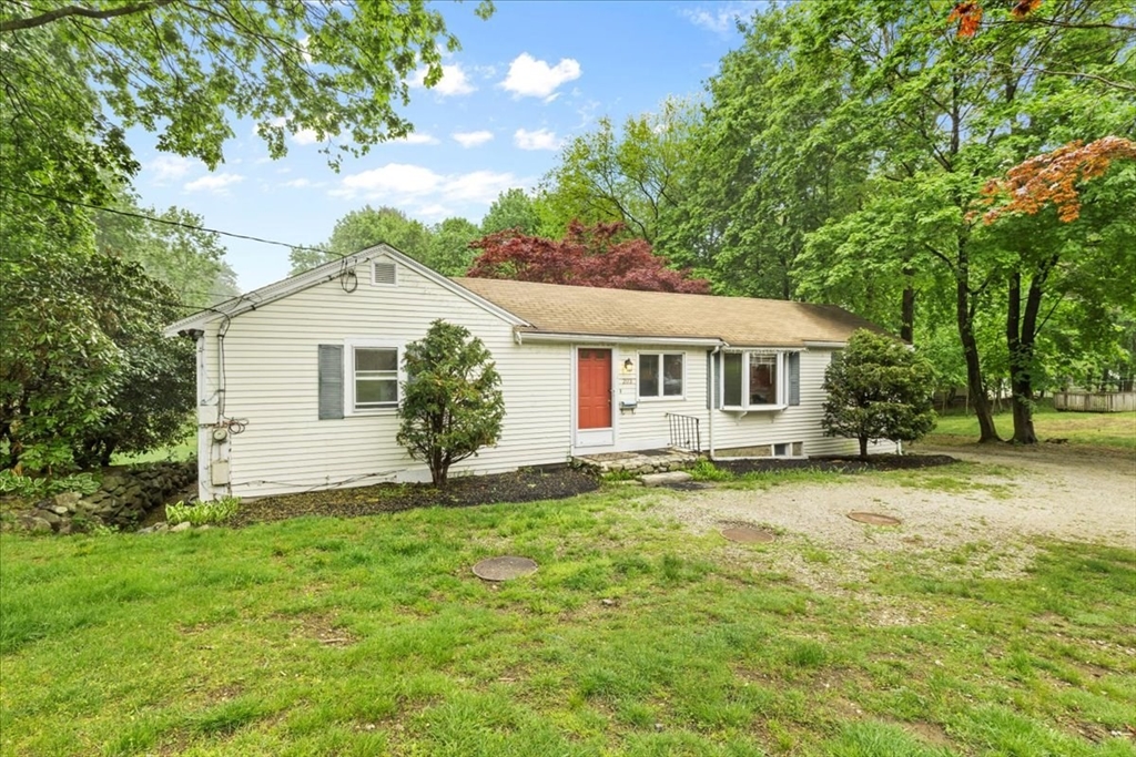 203 High St., Hingham, Massachusetts, 3 Bedrooms Bedrooms, 6 Rooms Rooms,2 BathroomsBathrooms,Residential Lease,For Rent,High St.,73451124