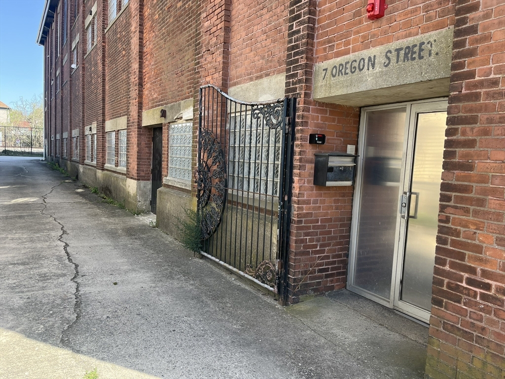7 Oregon St 1-A, Fall River, Massachusetts, ,Commercial Lease,For Rent,Oregon St 1-A,73451796