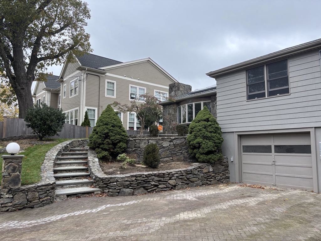 338 Langley Rd, Newton, Massachusetts, 5 Bedrooms Bedrooms, 9 Rooms Rooms,2 BathroomsBathrooms,Residential Lease,For Rent,Langley Rd,73451196