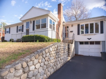 29 Rainbow Ave, Chelmsford, Massachusetts, 3 Bedrooms Bedrooms, 7 Rooms Rooms,1 BathroomBathrooms,Residential Lease,For Rent,Rainbow Ave,73452660