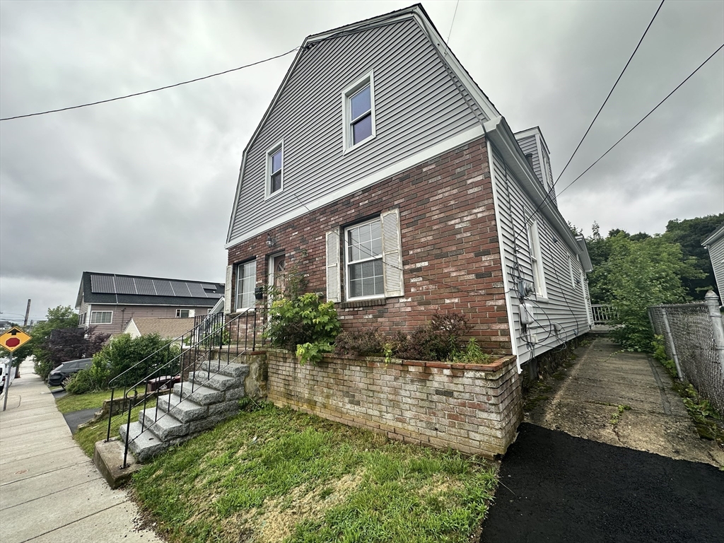 354 University Ave, Lowell, Massachusetts, 4 Bedrooms Bedrooms, 7 Rooms Rooms,1.5 BathroomsBathrooms,Residential Lease,For Rent,University Ave,73452788