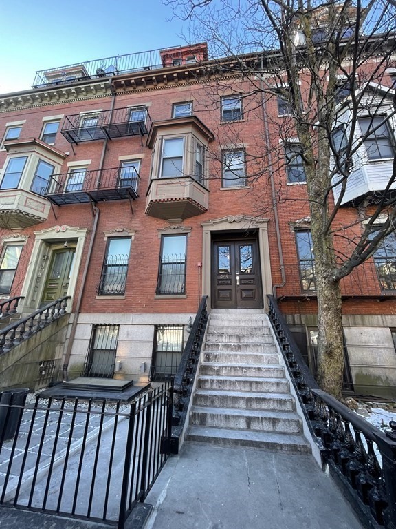 469 Massachusetts Ave, Boston, Massachusetts, 3 Bedrooms Bedrooms, 4 Rooms Rooms,3 BathroomsBathrooms,Residential Lease,For Rent,Massachusetts Ave,73452457