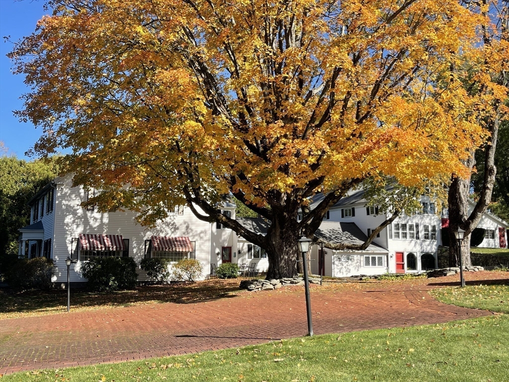 192 W Main St, Westborough, Massachusetts, 6 Bedrooms Bedrooms, 17 Rooms Rooms,4.5 BathroomsBathrooms,Residential,For Sale,W Main St,73449582
