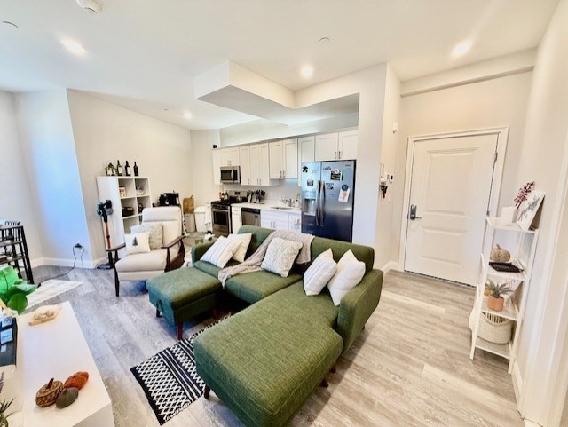 5 Fremont, Winthrop, Massachusetts, 3 Bedrooms Bedrooms, 5 Rooms Rooms,2 BathroomsBathrooms,Residential Lease,For Rent,Fremont,73450860