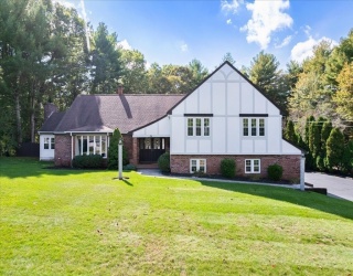 84 Diniz Dr, Raynham, Massachusetts, 3 Bedrooms Bedrooms, 8 Rooms Rooms,2.5 BathroomsBathrooms,Residential,For Sale,Diniz Dr,73450917