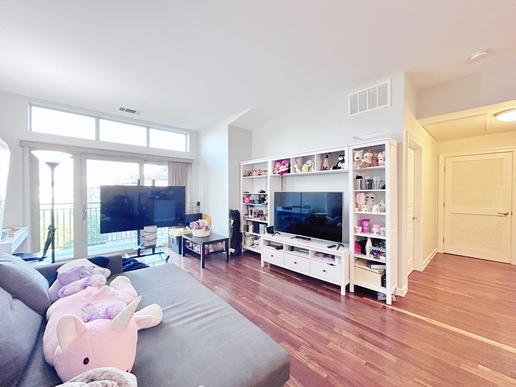 4 Repton Pl, Watertown, Massachusetts, 2 Bedrooms Bedrooms, 5 Rooms Rooms,2 BathroomsBathrooms,Residential Lease,For Rent,Repton Pl,73409897