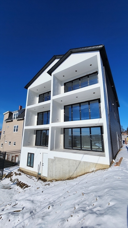 47 Laurel St, Worcester, Massachusetts, 3 Bedrooms Bedrooms, 8 Rooms Rooms,2.5 BathroomsBathrooms,Residential,For Sale,Laurel St,73452563