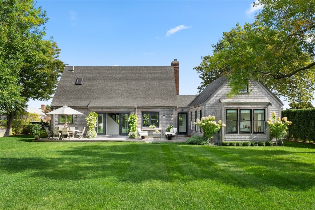 1 Doc Ryder, Nantucket, Massachusetts, 4 Bedrooms Bedrooms, 5 Rooms Rooms,3.5 BathroomsBathrooms,Residential Lease,For Rent,Doc Ryder,73453288