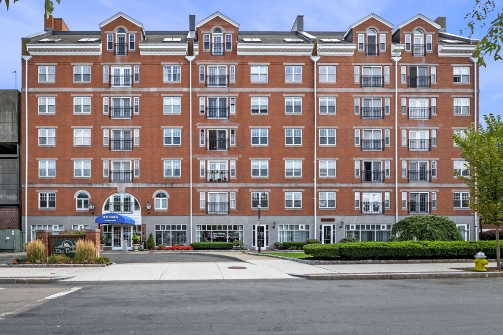 11 Church St, Salem, Massachusetts, 2 Bedrooms Bedrooms, 4 Rooms Rooms,2 BathroomsBathrooms,Residential Lease,For Rent,Church St,73453160