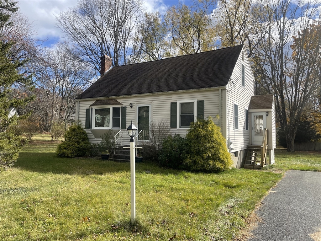 732 King Street, Franklin, Massachusetts, 3 Bedrooms Bedrooms, 7 Rooms Rooms,1.5 BathroomsBathrooms,Residential,For Sale,King Street,73452255