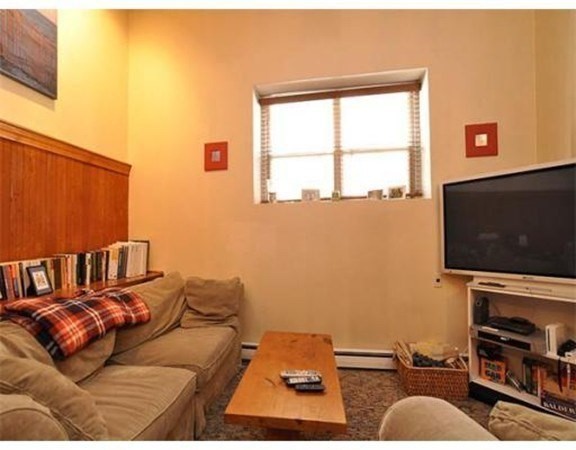 33 Charter Street, Boston, Massachusetts, 1 Bedroom Bedrooms, 4 Rooms Rooms,1 BathroomBathrooms,Residential Lease,For Rent,Charter Street,73453676