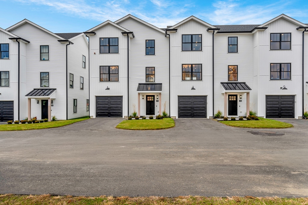 32 Birch Brook Road, Lynn, Massachusetts, 2 Bedrooms Bedrooms, 7 Rooms Rooms,2.5 BathroomsBathrooms,Residential,For Sale,Birch Brook Road,73451223