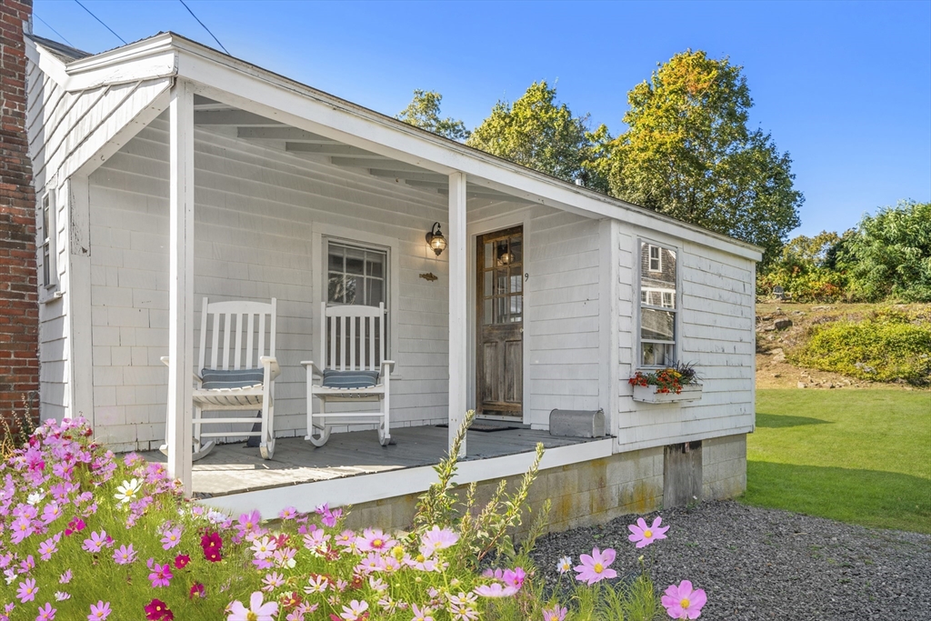 9 Gingerbread Hill, Marblehead, Massachusetts, 1 Bedroom Bedrooms, 4 Rooms Rooms,1 BathroomBathrooms,Residential Lease,For Rent,Gingerbread Hill,73451399