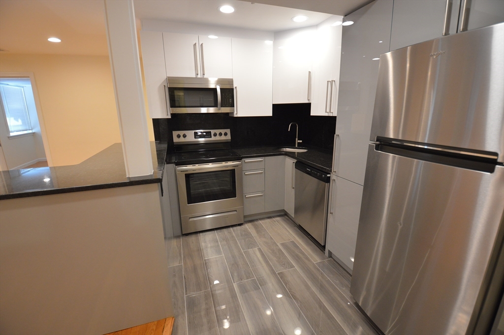 1801 Beacon St, Brookline, Massachusetts, 3 Bedrooms Bedrooms, 4 Rooms Rooms,2 BathroomsBathrooms,Residential Lease,For Rent,Beacon St,73454058