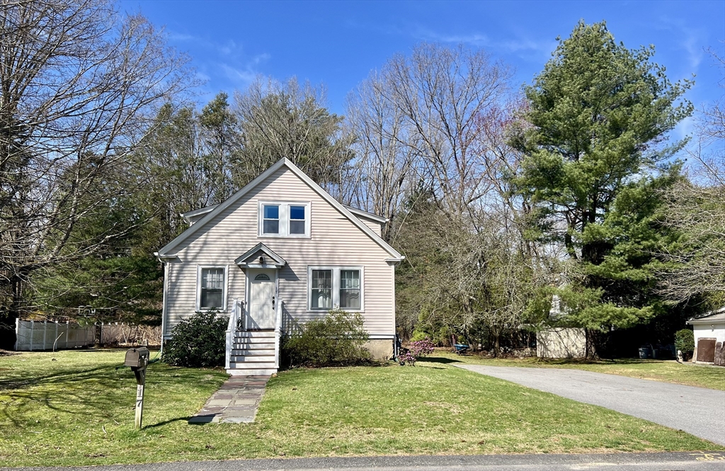 17 Willow Street, Wellesley, Massachusetts, 3 Bedrooms Bedrooms, 6 Rooms Rooms,2 BathroomsBathrooms,Residential Lease,For Rent,Willow Street,73454798