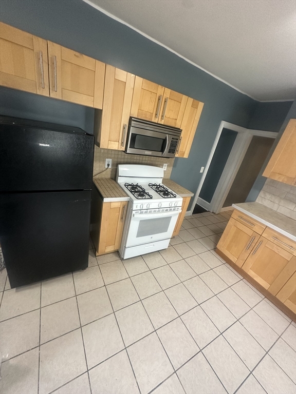 23 Mount Ida Rd, Boston, Massachusetts, 3 Bedrooms Bedrooms, 6 Rooms Rooms,1 BathroomBathrooms,Residential Lease,For Rent,Mount Ida Rd,73454815