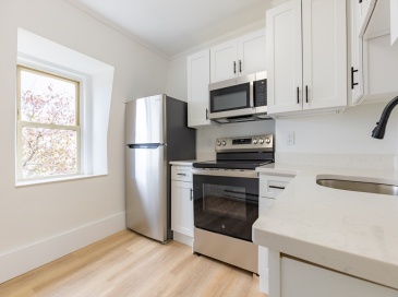 595 East Fifth St, Boston, Massachusetts, 2 Bedrooms Bedrooms, 4 Rooms Rooms,1 BathroomBathrooms,Residential Lease,For Rent,East Fifth St,73454392