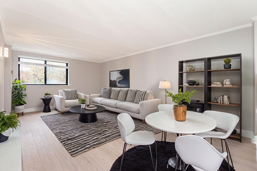 1933 Commonwealth Ave, Boston, Massachusetts, 1 Bedroom Bedrooms, 3 Rooms Rooms,1 BathroomBathrooms,Residential Lease,For Rent,Commonwealth Ave,73454194